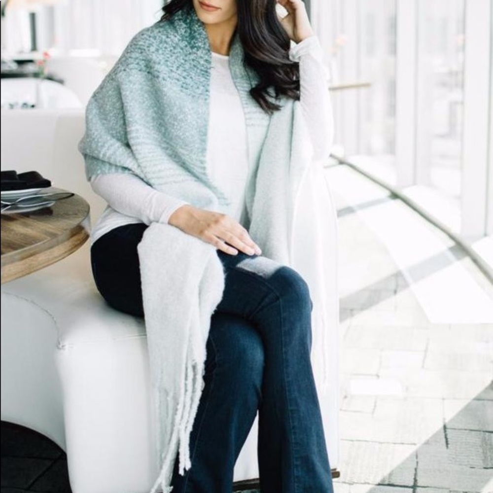 Super soft ombré blanket scarf